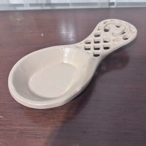 Elegant Creamy white Ceramic Spoon Rest- vintage- cast iron- rooster motif- used